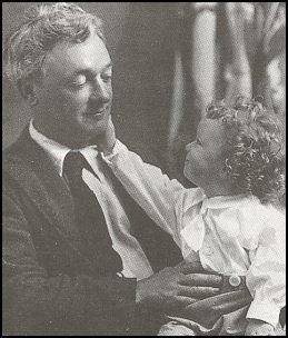 William Glackens with daughter Lenna, 1914